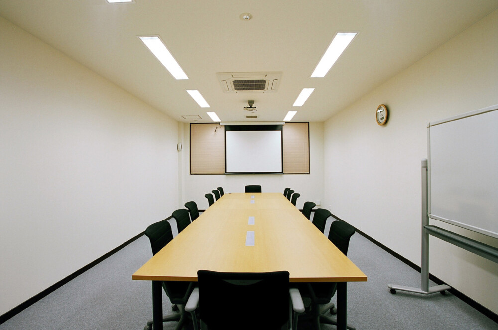 1500px-会議室.jpg